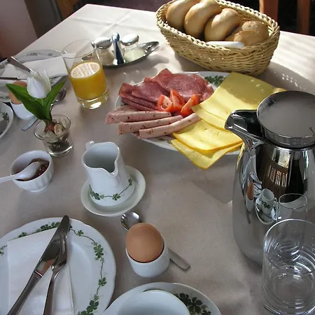 Weingut & Gaestehaus Mees Kwatera prywatna *