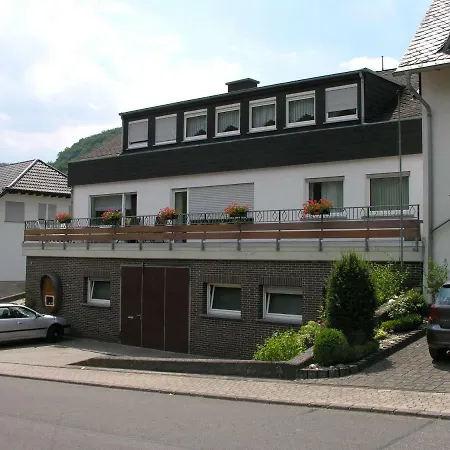 Weingut & Gaestehaus Mees * Briedel